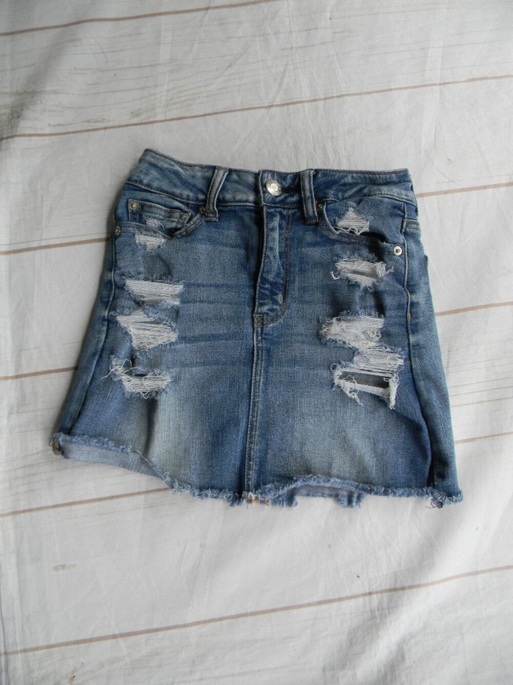 American Eagle Next Level Stretch Distressed Ripped Jean Denim Mini Skirt Sz 0